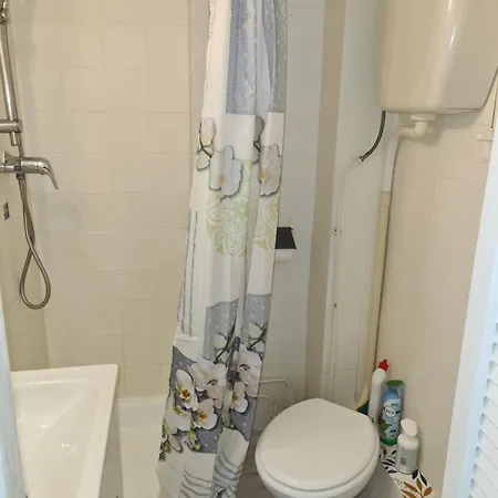 Studio- Antibes-juan Les Pins- Cote D'azur アパート アンティーブ